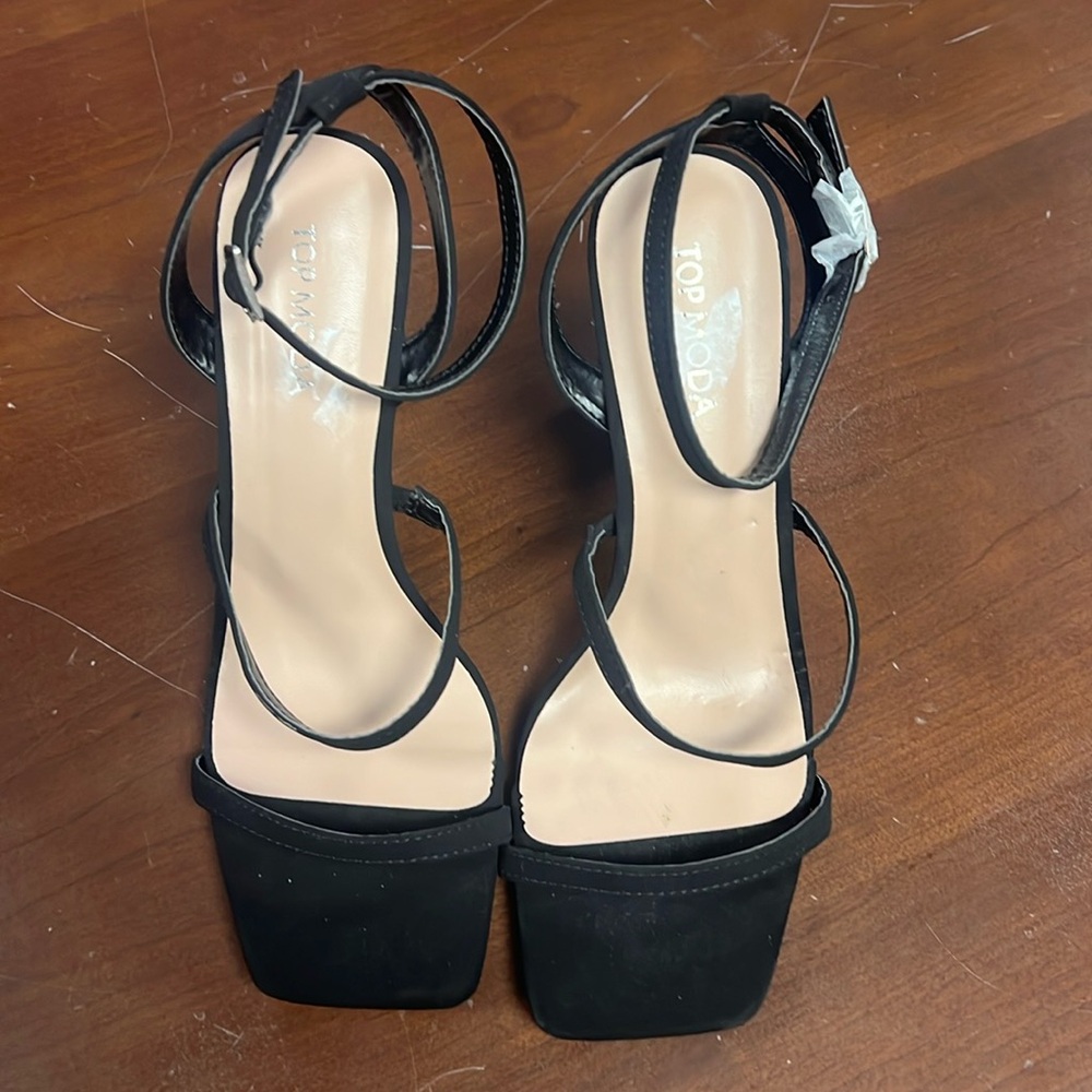 NEW Top Moda Sandals Womens Size 8 black Square Toe Ankle Strap Chunky Heels